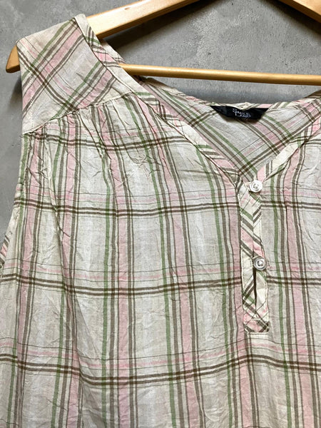 Young Designer Exclusive Sleeveless Plaid Linen Top