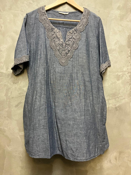 Young Designer Exclusive Dress with Lace