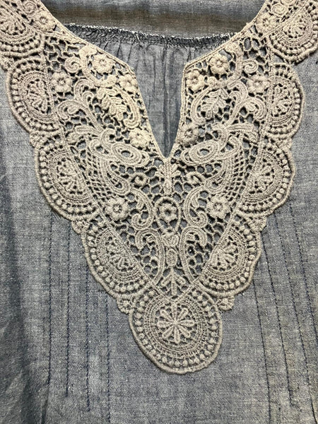 Young Designer Exclusive Dress with Lace